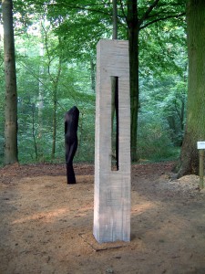 ORGANIC MEETS GEOMETRIC<br>in Zusammenarbeit mit dem Bildhauer Norbert Jäger, Hamburg<br>5ime Symposium International d' Intgration en Milieu Naturel<br>Silly/ Belgien<br><bold>Publikumspreis</bold>